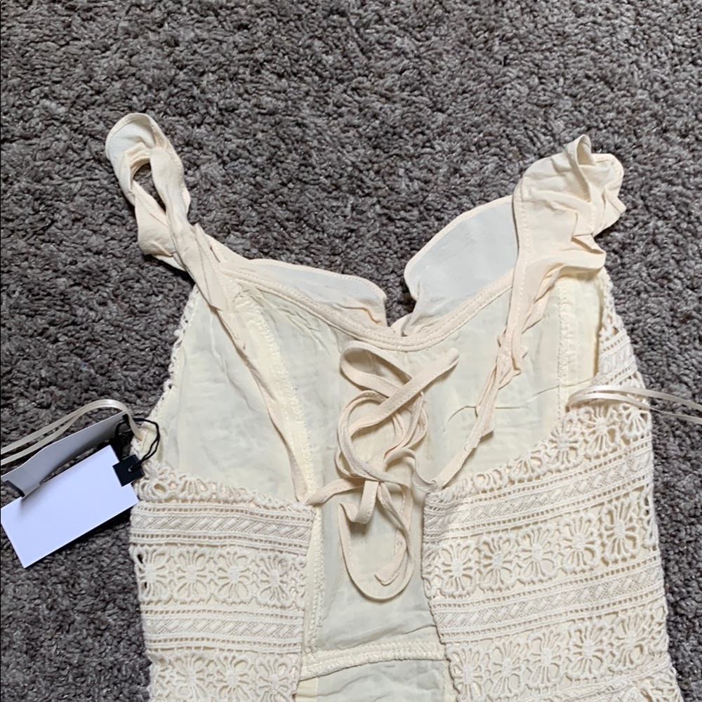 Cream Lace romper. - Picture 5 of 7
